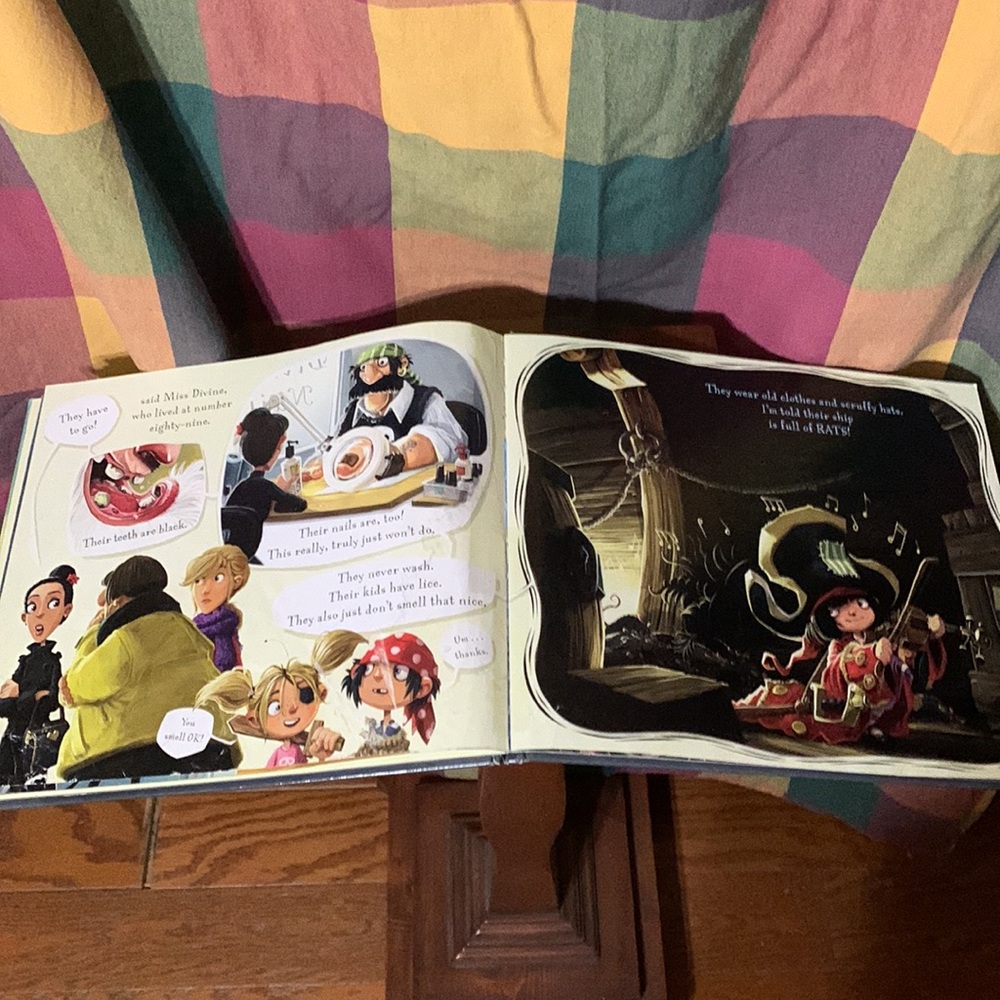 Children’s Storybook- THE PIRATES 🏴‍☠️ NEXT DOOR STARRING THE JOLLY ROGERS - Picture 8 of 10